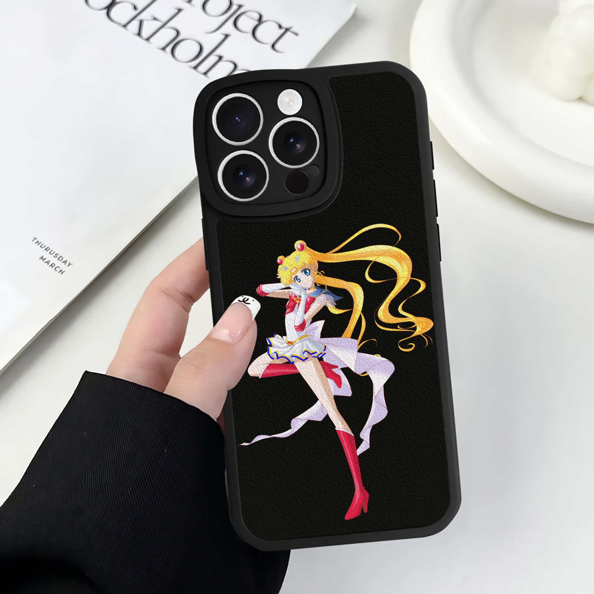 （画像用） 美少女戦士セーラームーン 月野 うさぎ つきの うさぎ Sailor Moon Tsukino Usagi 【iPhone 16シリーズ対応】シリコンスマホケース（レザー調） 材質：シリコン